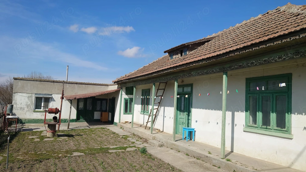 Teren intravilan 4069 mp cu deschidere 40m si casa bătrâneasca - Jijila, Tulcea