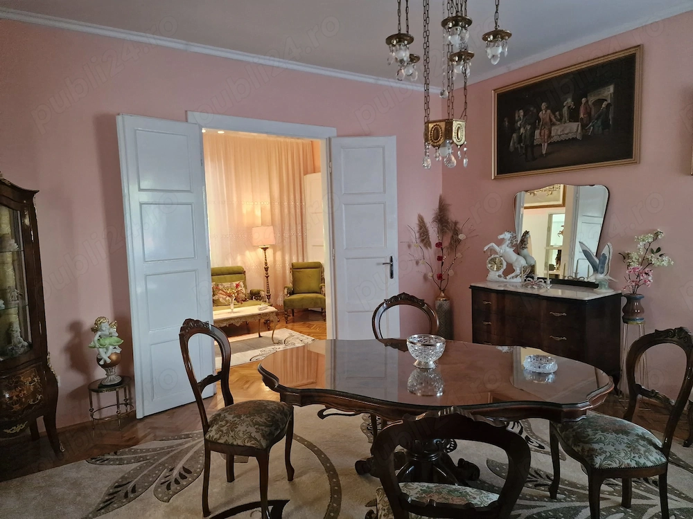 Casa ultracentral 2 camere  curte garaj