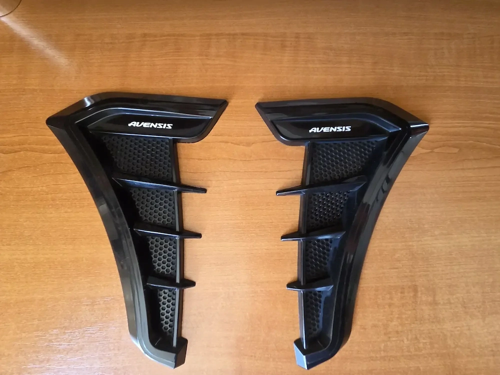 Ornamente aripi TOYOTA (set doua bucati)