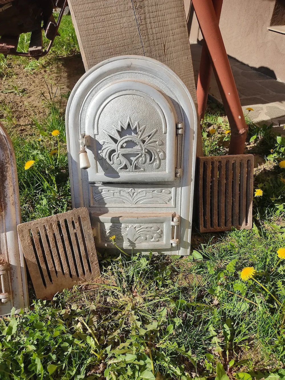 Vând uși pentru sobe de teracotă 