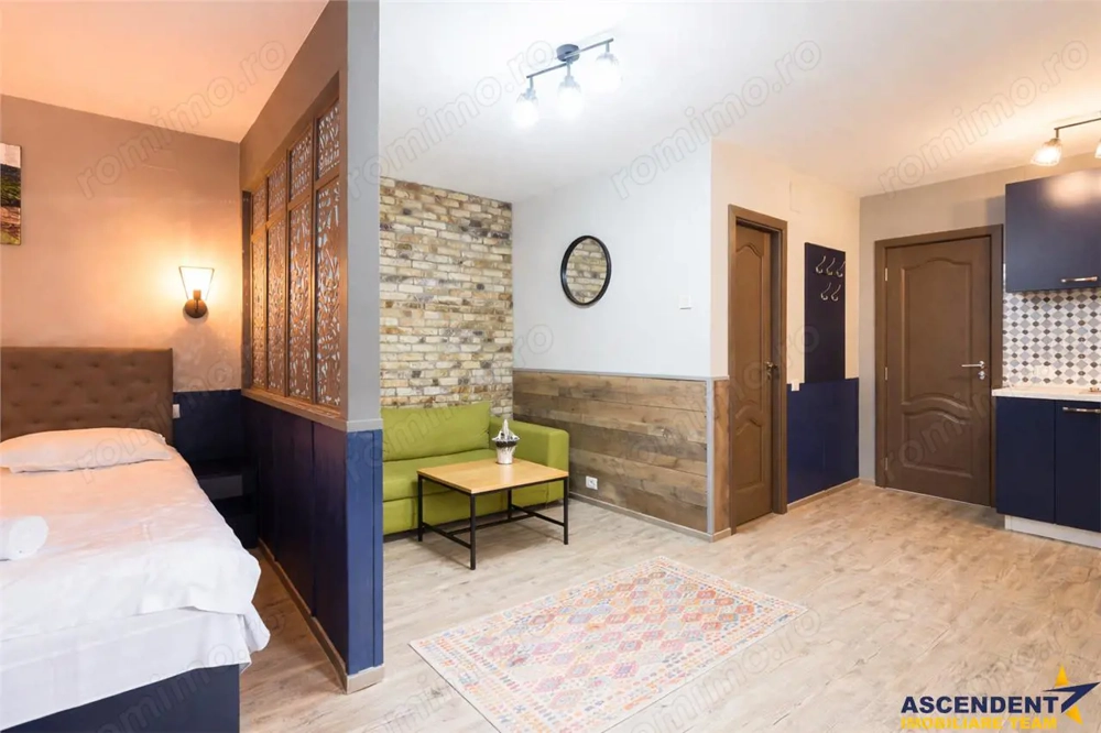 Apartament cu trei unitati locative, baie si bucatarie fiecare, central, Brasov