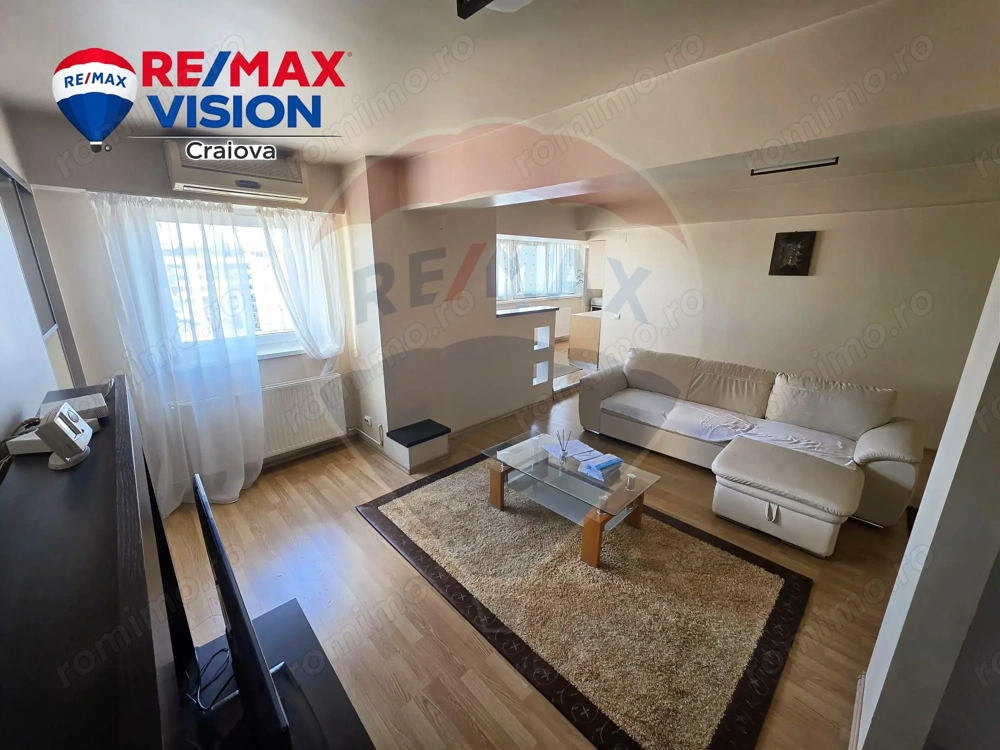 Apartament cu 4 camere de închiriat în zona Central