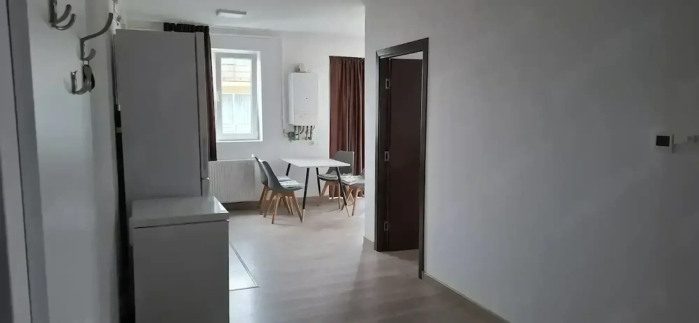 Inchiriez apartament