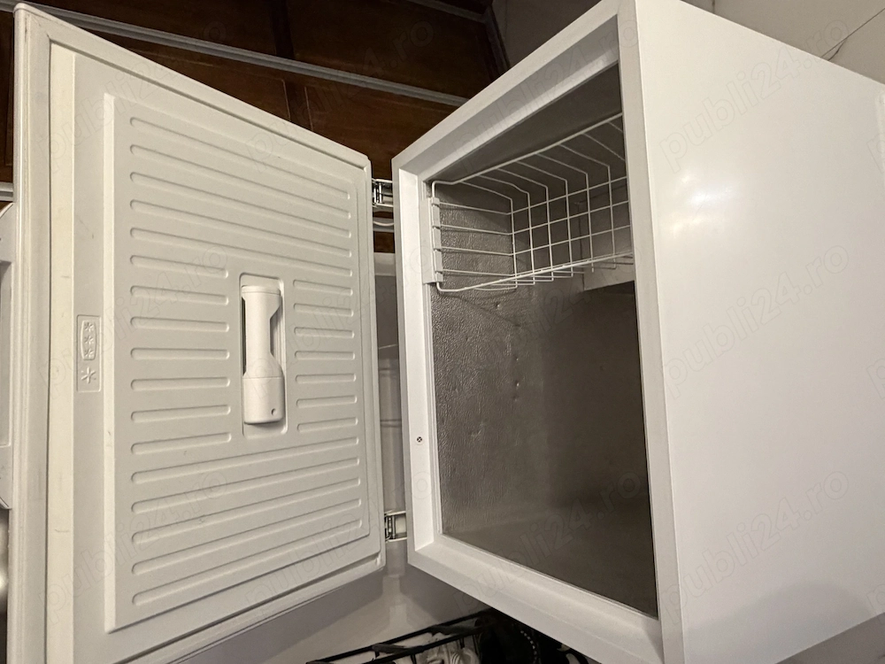 Vând lada frigorifică Zanussi 210l