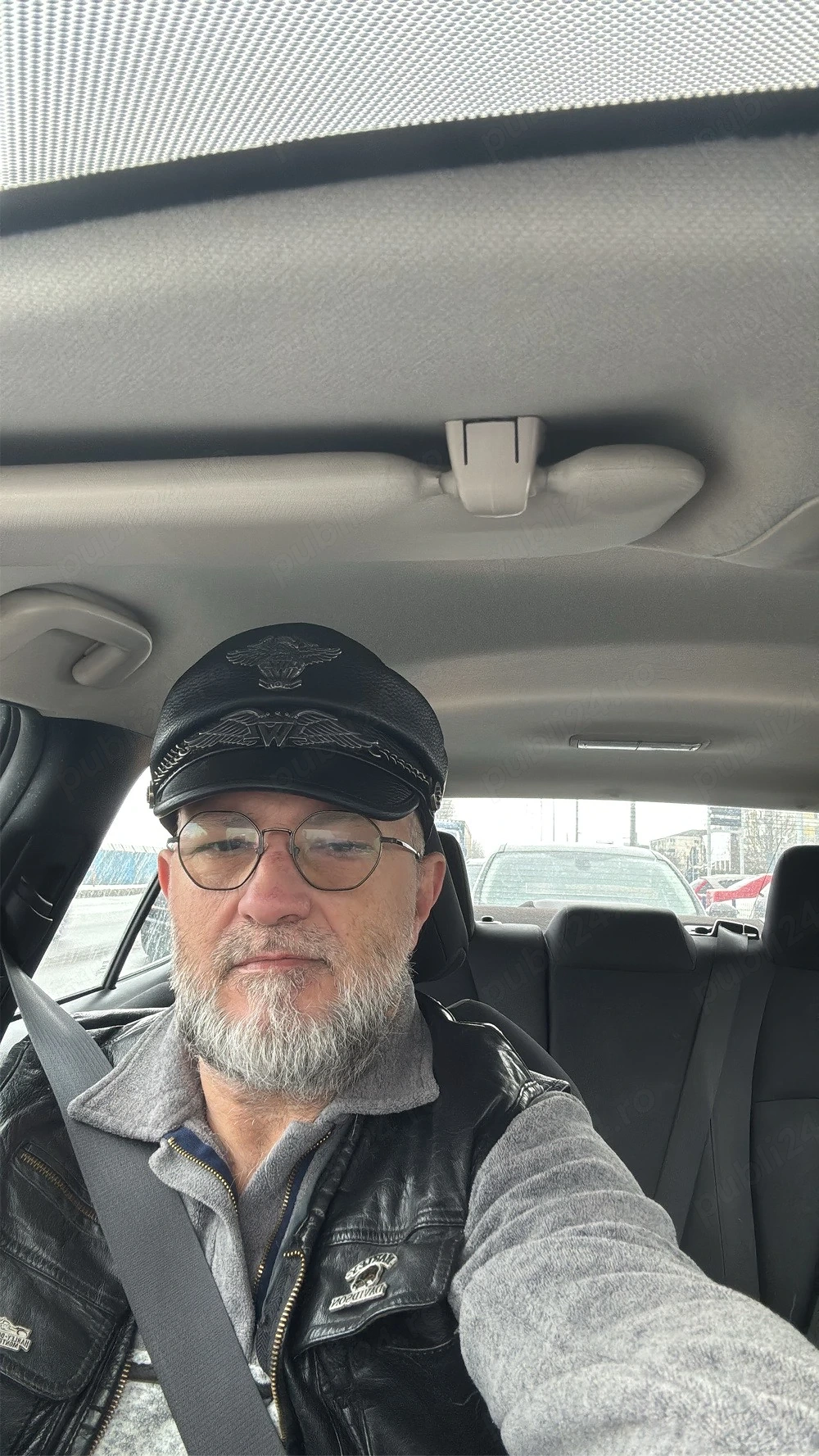 Caut job ca sofer transport persoane 