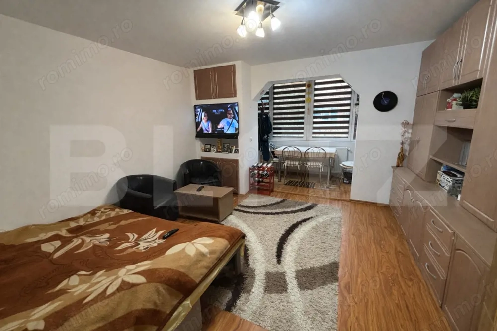 Apartament 3 camere, 56 mp, zona Dambu