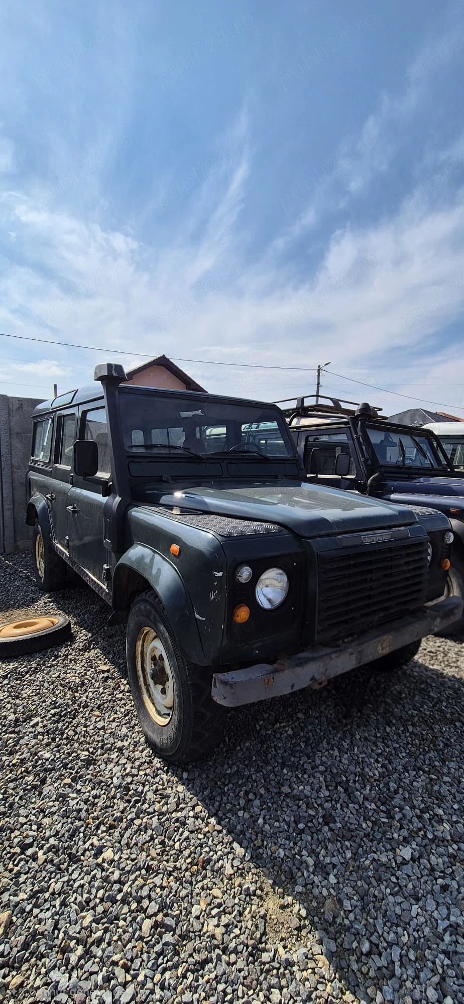 Dezmembrez Land Rover Defender 110