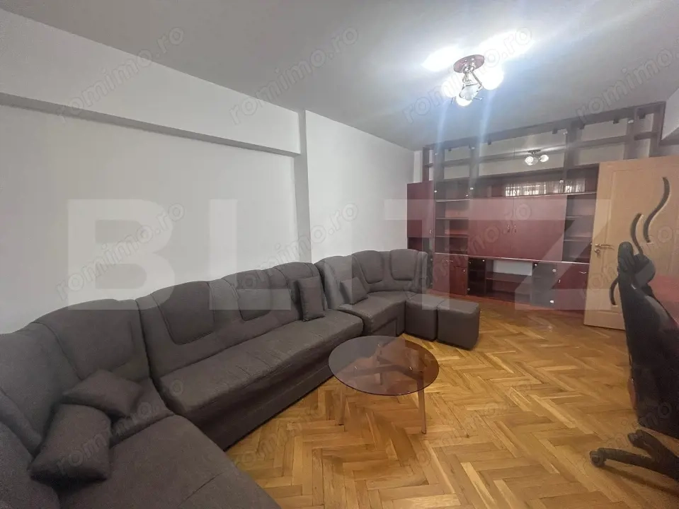 Apartament cu 3 camere, decomandat, centru-Universitate