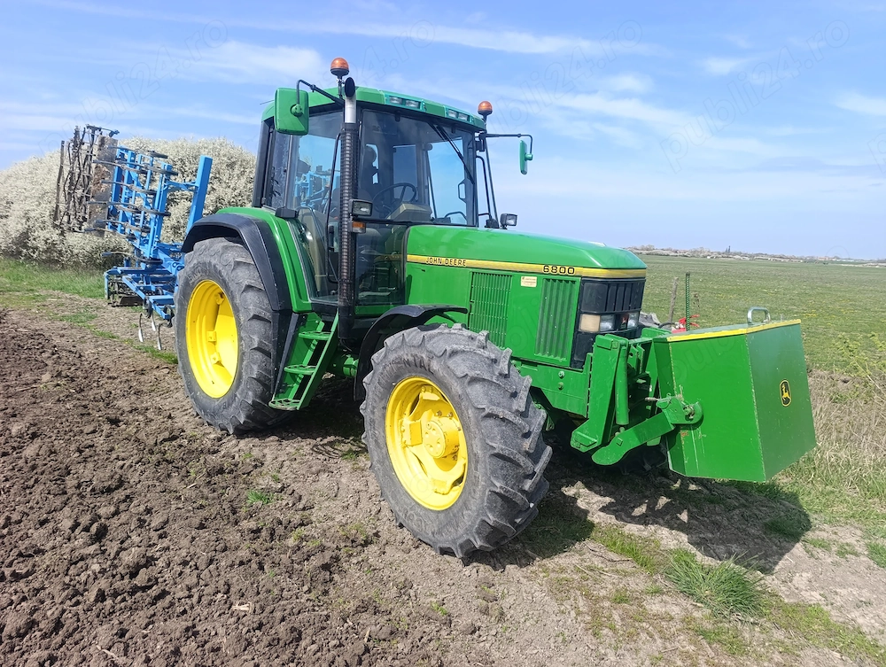 John Deere 6800