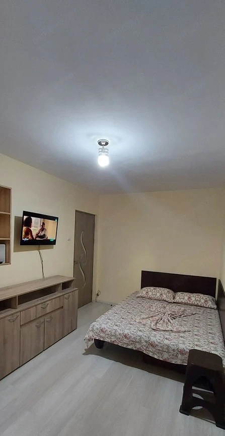 Inchiriez apartament cu 2 camere, aproape de metrou Lujerului