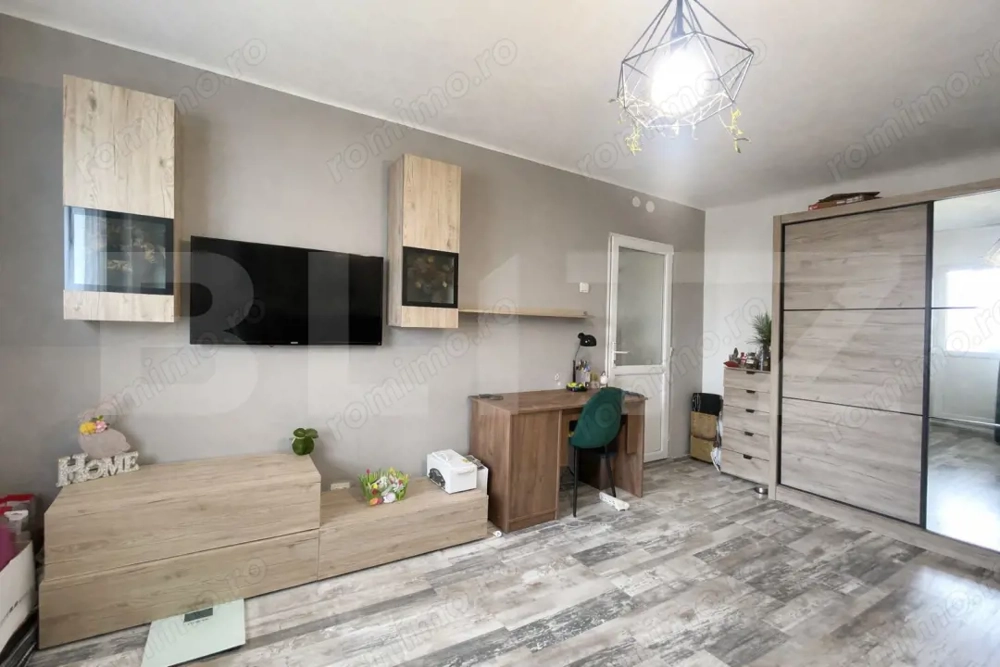 Garsoniera decomandata 37mp,etaj 3,zona Liceul Henri Coanda