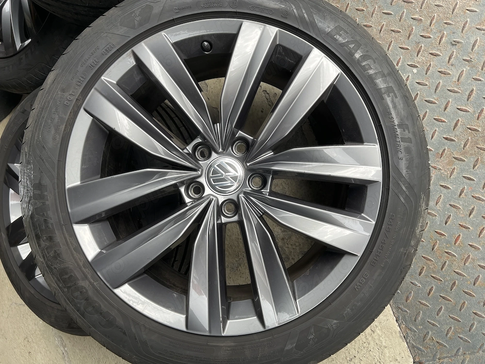 Vand roti 245/45/18  cu amvelope foarte bune goodyear