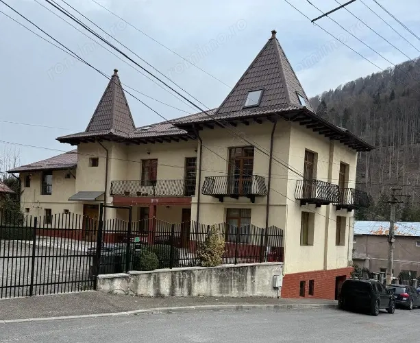 Vilă istorică in Sinaia, zona Peleș -500 mp, ideal investiție