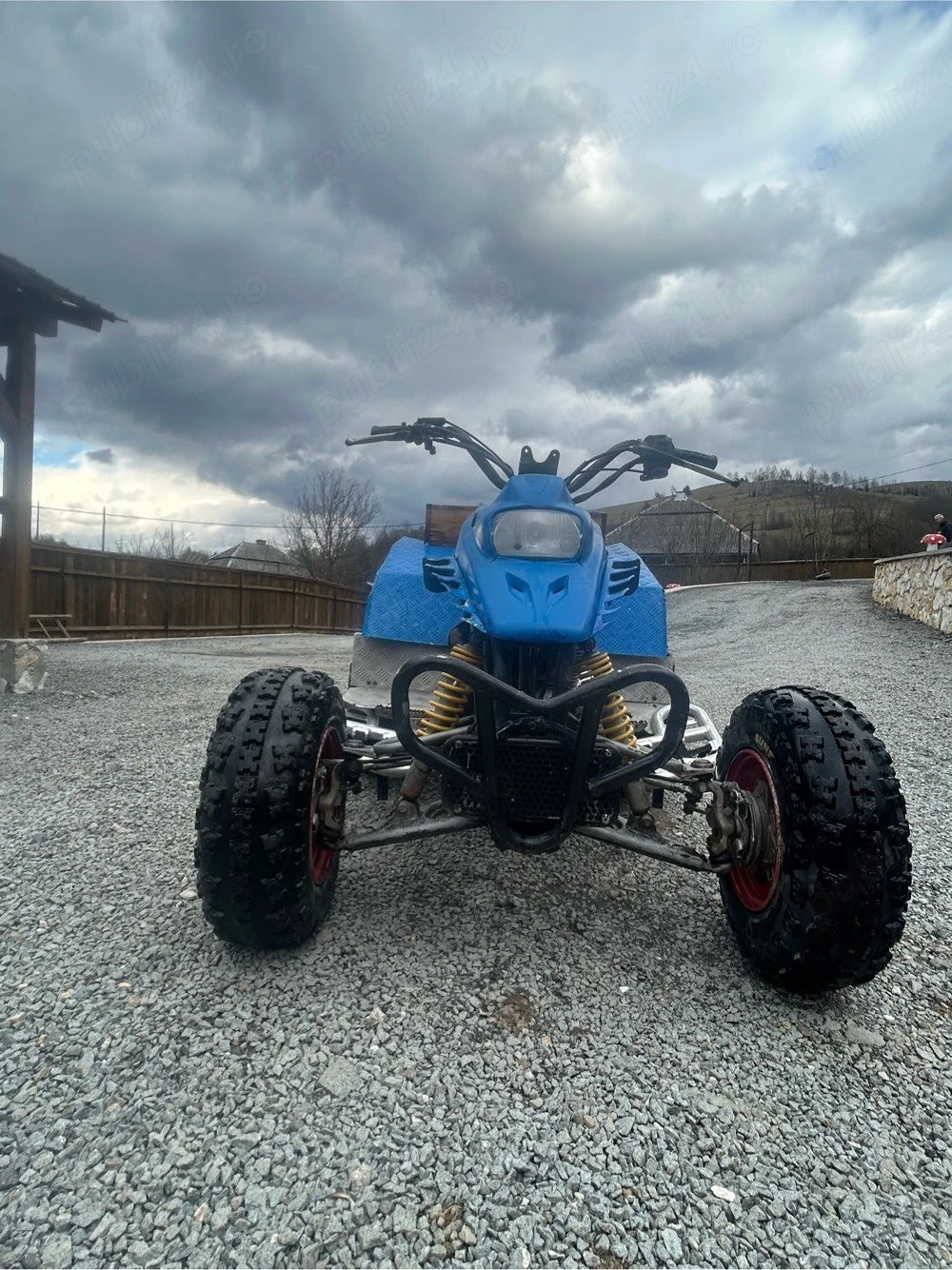 vând atv folosit dar arata impecabil