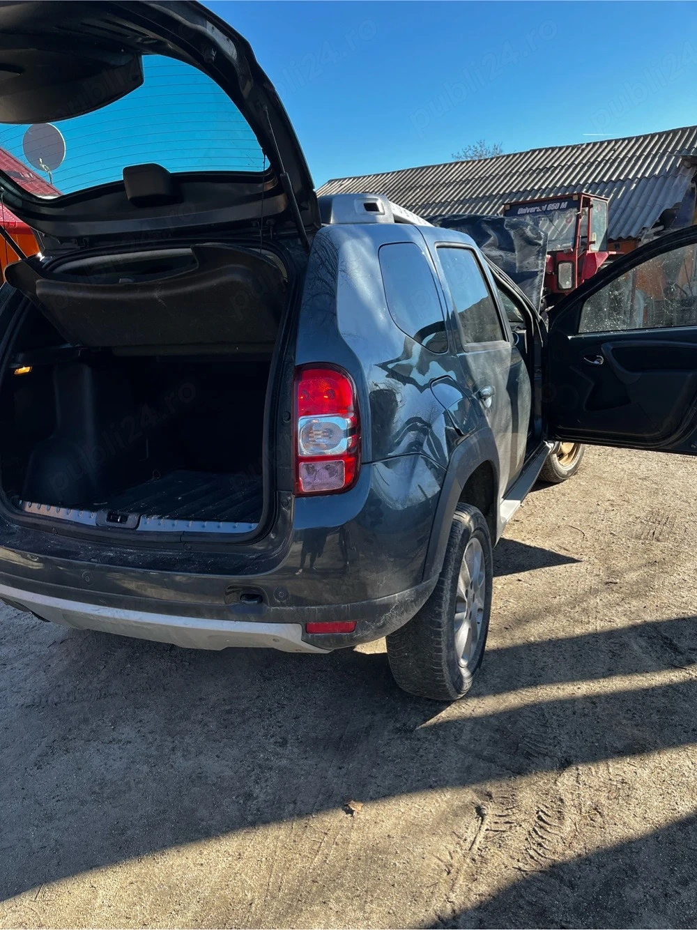 dezmembrez dacia duster 1.2