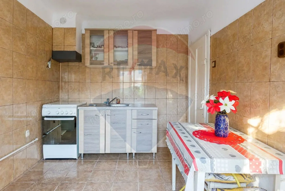 Apartament cu 2 camere in curte comuna - str. Ana Ipatescu
