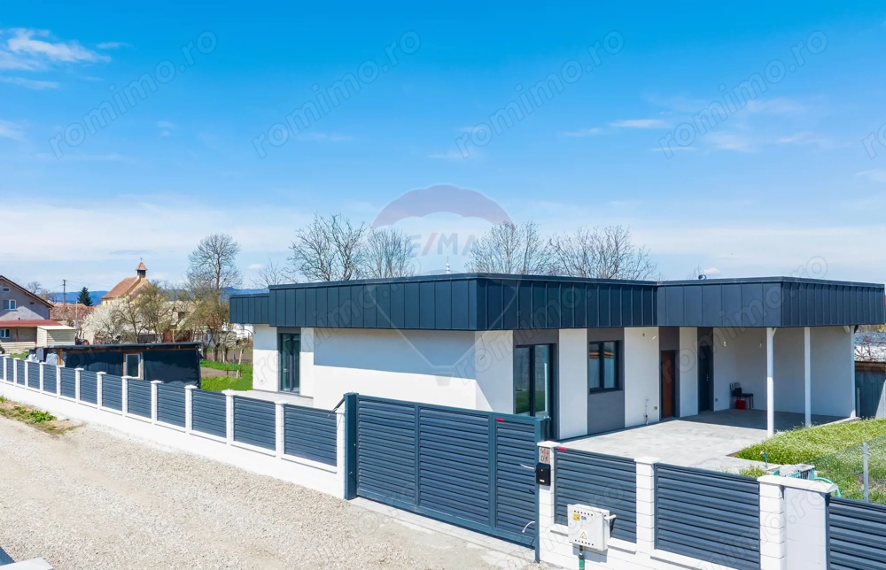 Casă  cu 5 camere de vânzare, Hălchiu