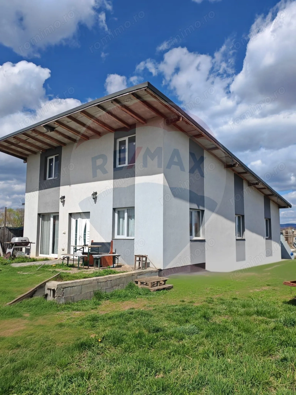 Casă / Vilă cu 4 camere de vânzare