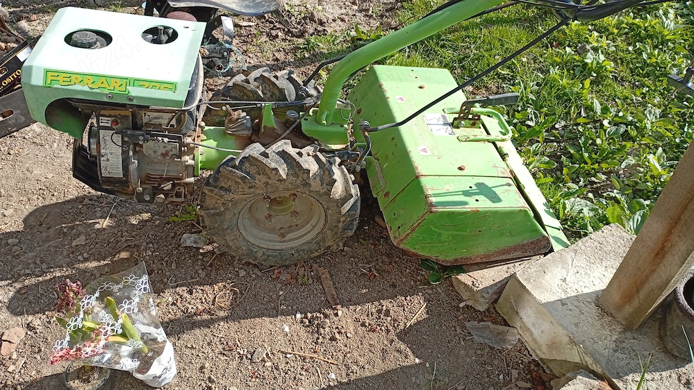 Vând motocultor Ferrari pe benzină cu freza stare perfecta de funcționare 