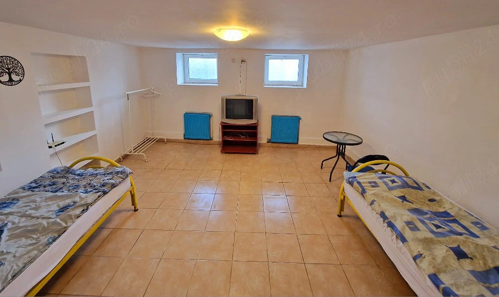 Cazare in gazda pentru baieti in demisol vila 