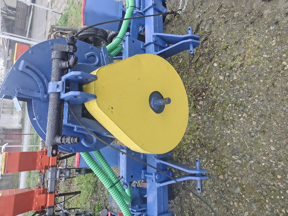 Semănatoare porumb pe patru rânduri 