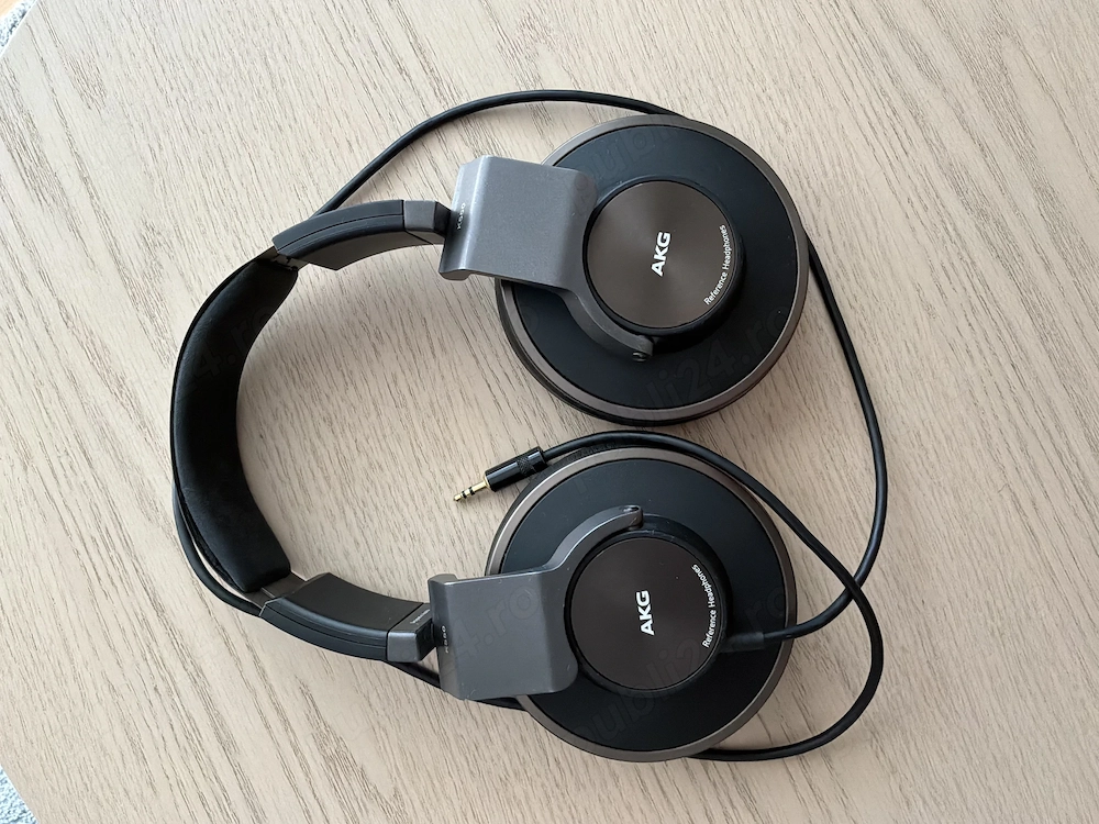 Vand casti AKG550 si Corsair HS70