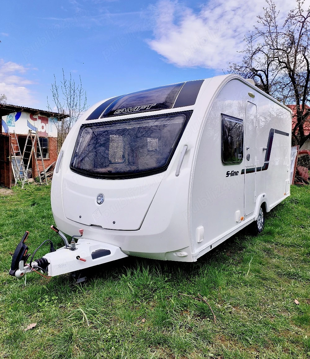 Rulota Swift S-Line 470 cu panou solar.
