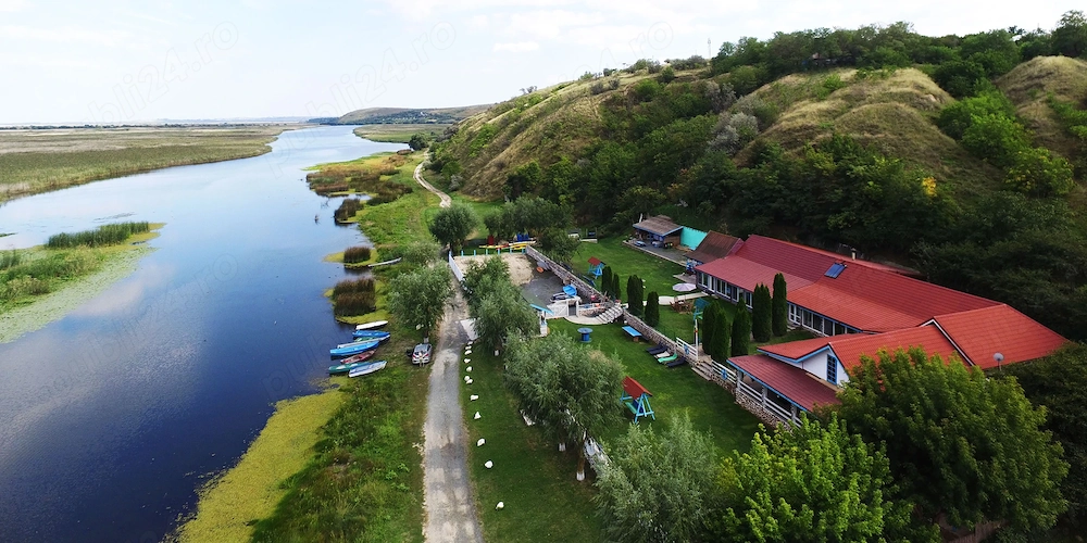 Pescuit si birdwatching in Delta Dunarii , locatie excelenta pentru grupuri de 10 -12 persoane