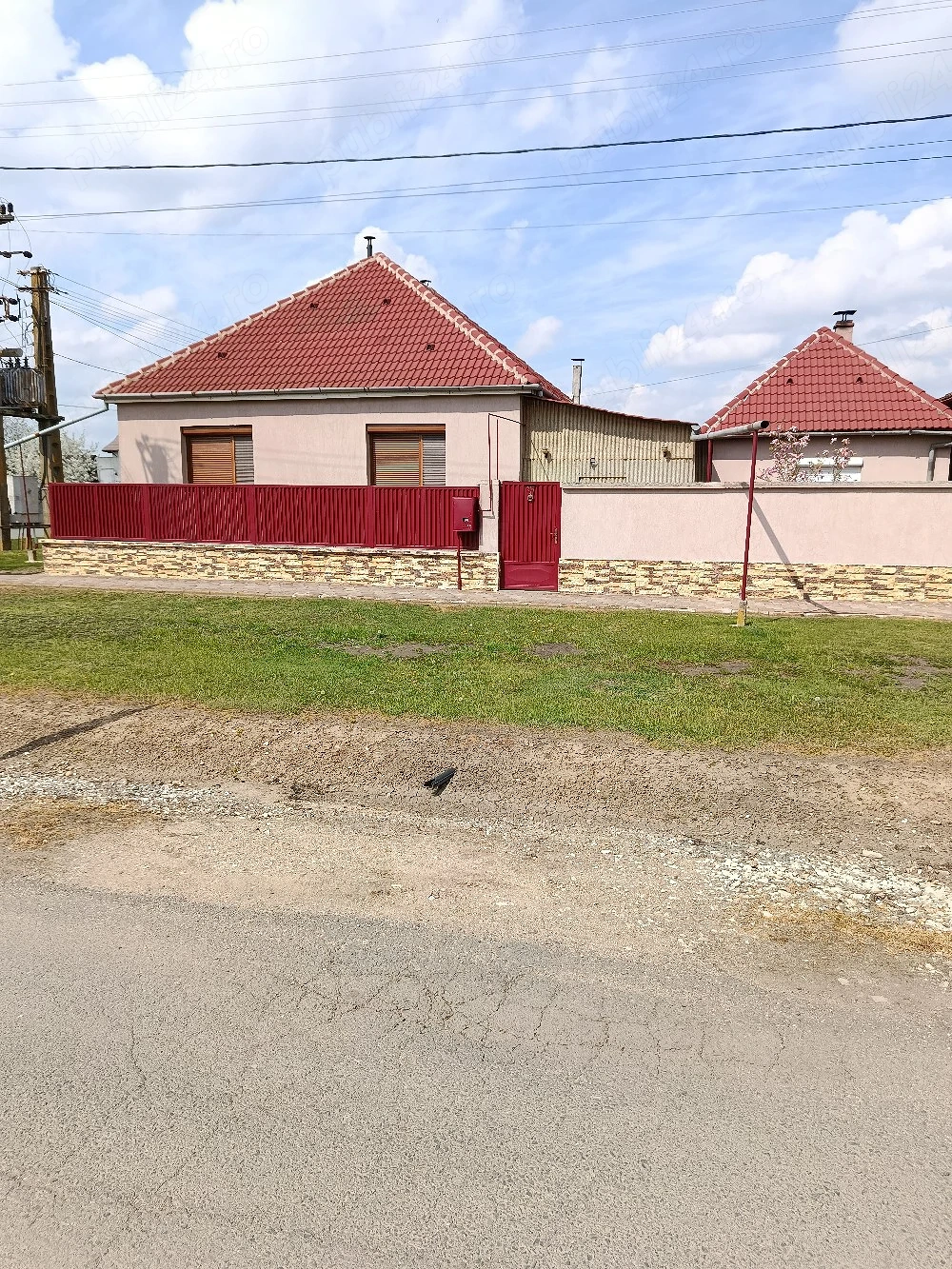 Vând o proprietate  în centrul comunei Șofronea