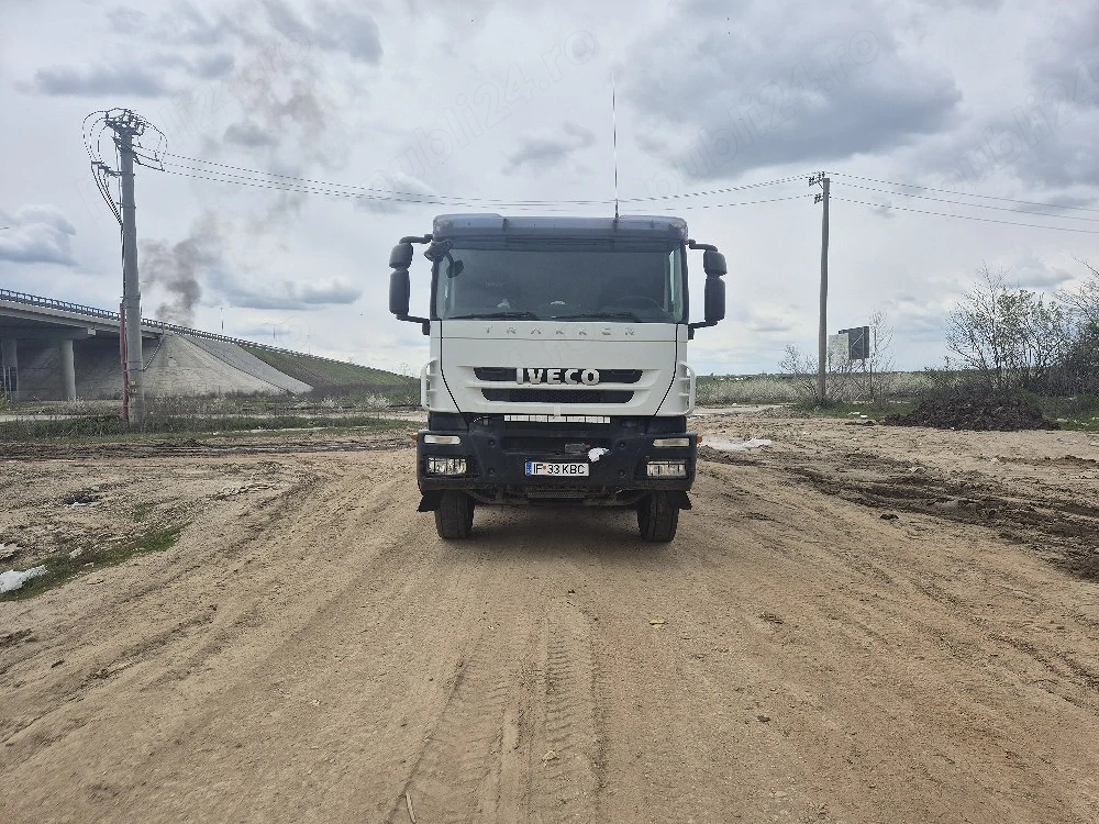 Basculanta iveco 8x4