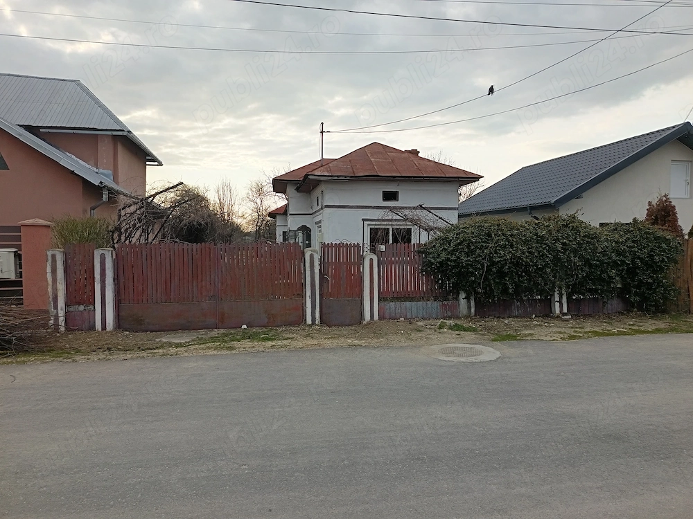 Casă și teren de vânzare în Găești, zonă bună! 