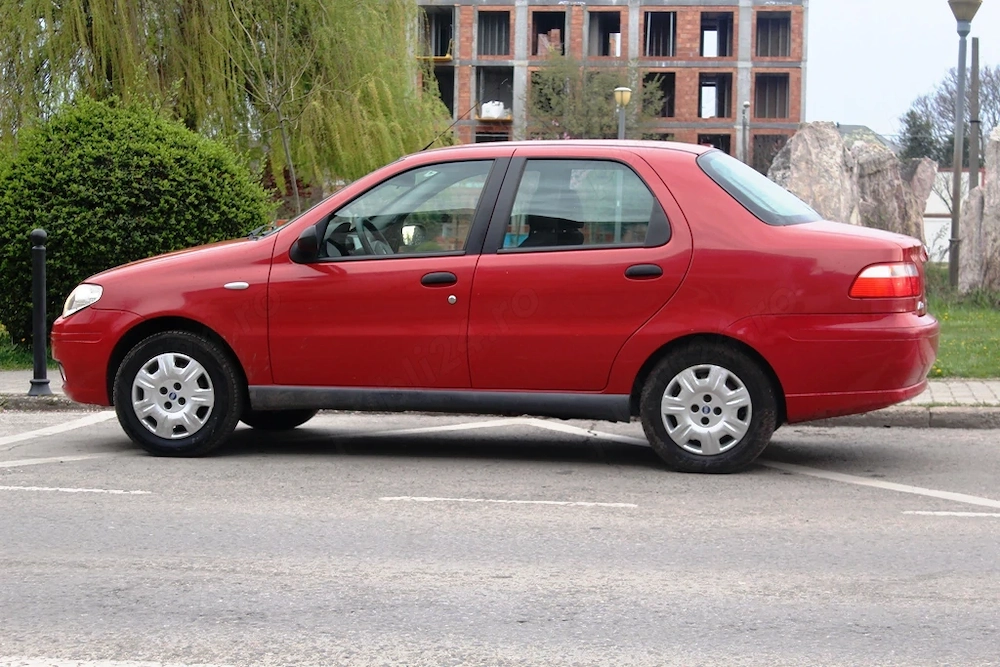 Fiat Albea roșie 105000 km 2009, aer conditionat, multimedia