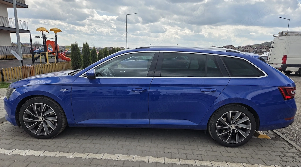 Skoda Superb "Laurin & Klement" 4x4 DSG 272 CP Benzină