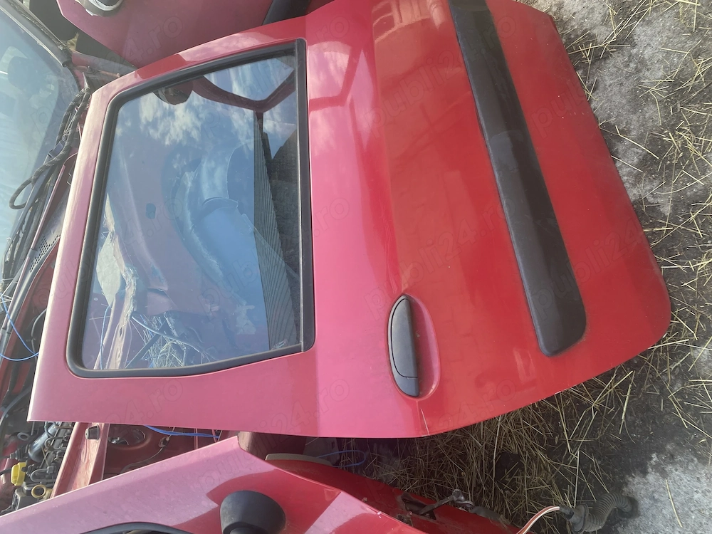 Vând uși laterale de pe partea dreaptă 