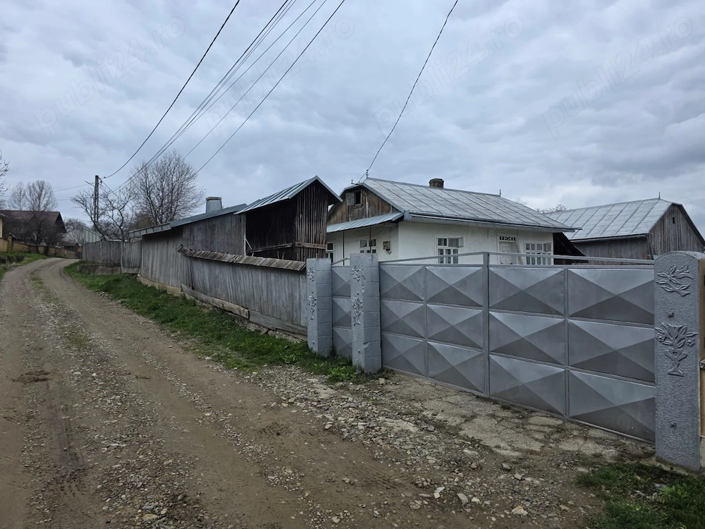 Vand casa cu sura, curte mare si gradina in Bosanci, Suceava