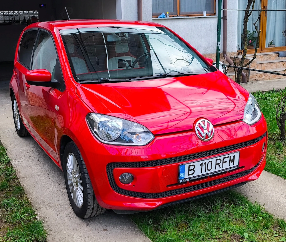 VW Up! 2015 | Unic proprietar | 132.000 km | Climatizat | Încălzire scaune | Senzori parcare | 2 set