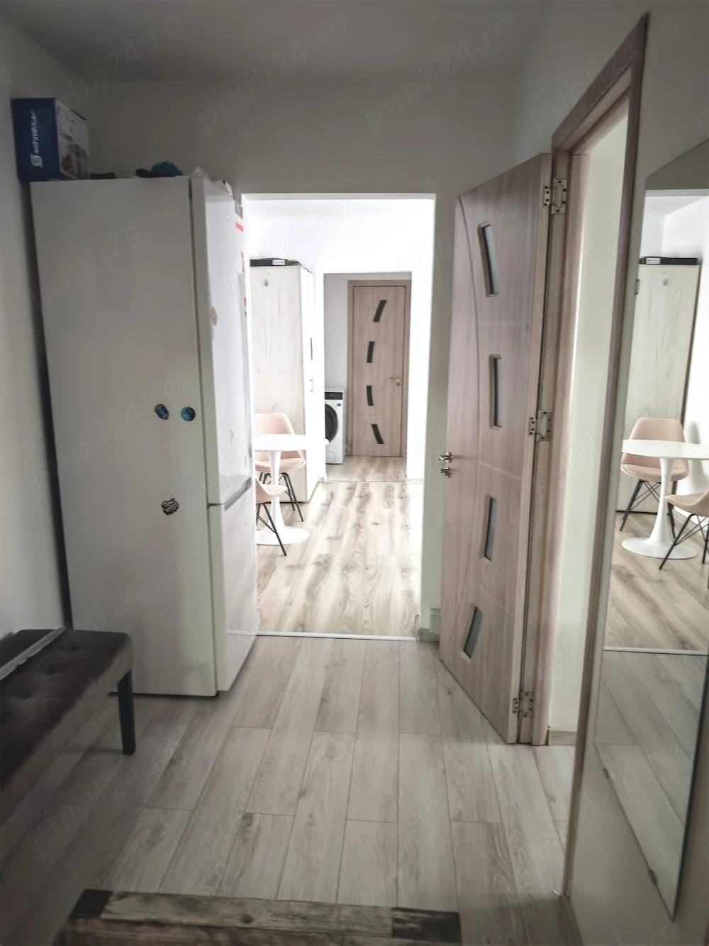 Apartament 3 camere semidecomandat