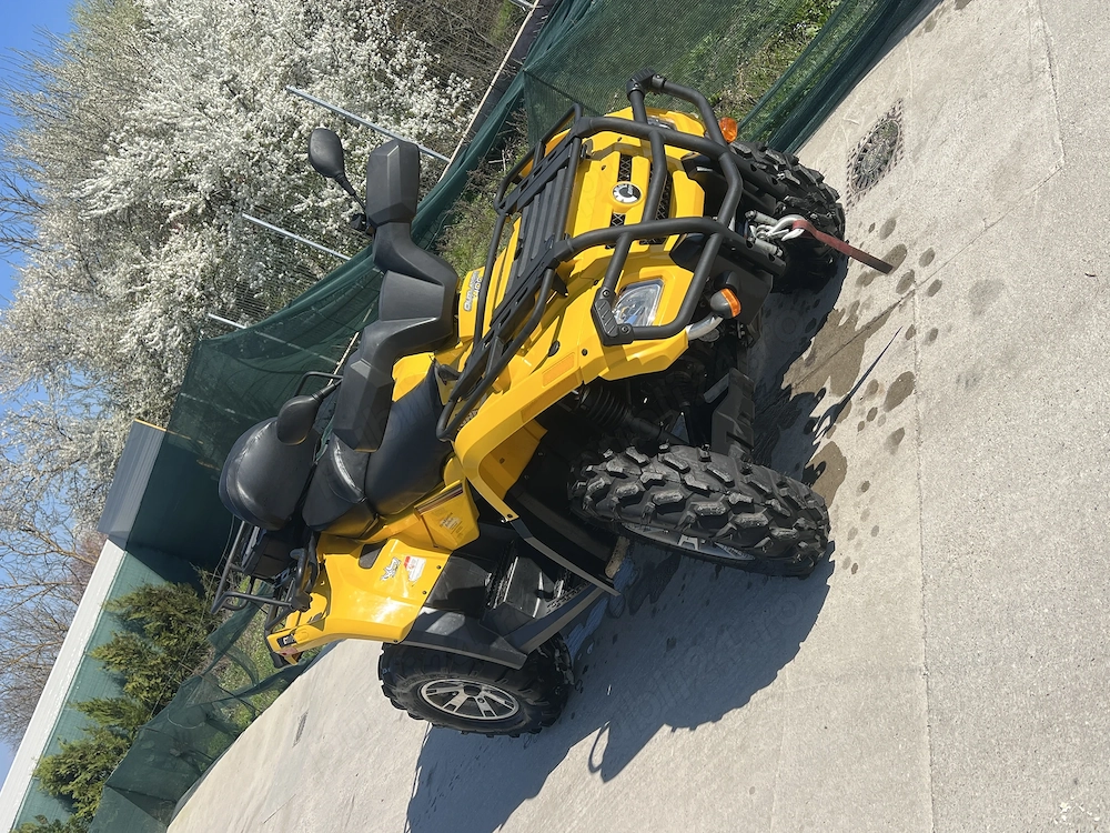 Vând Schimb cu auto can am bombardier 