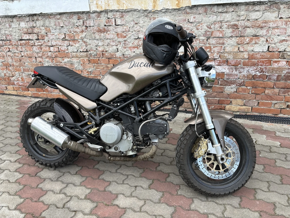 Vand Ducati Monster modificat Scrambler.