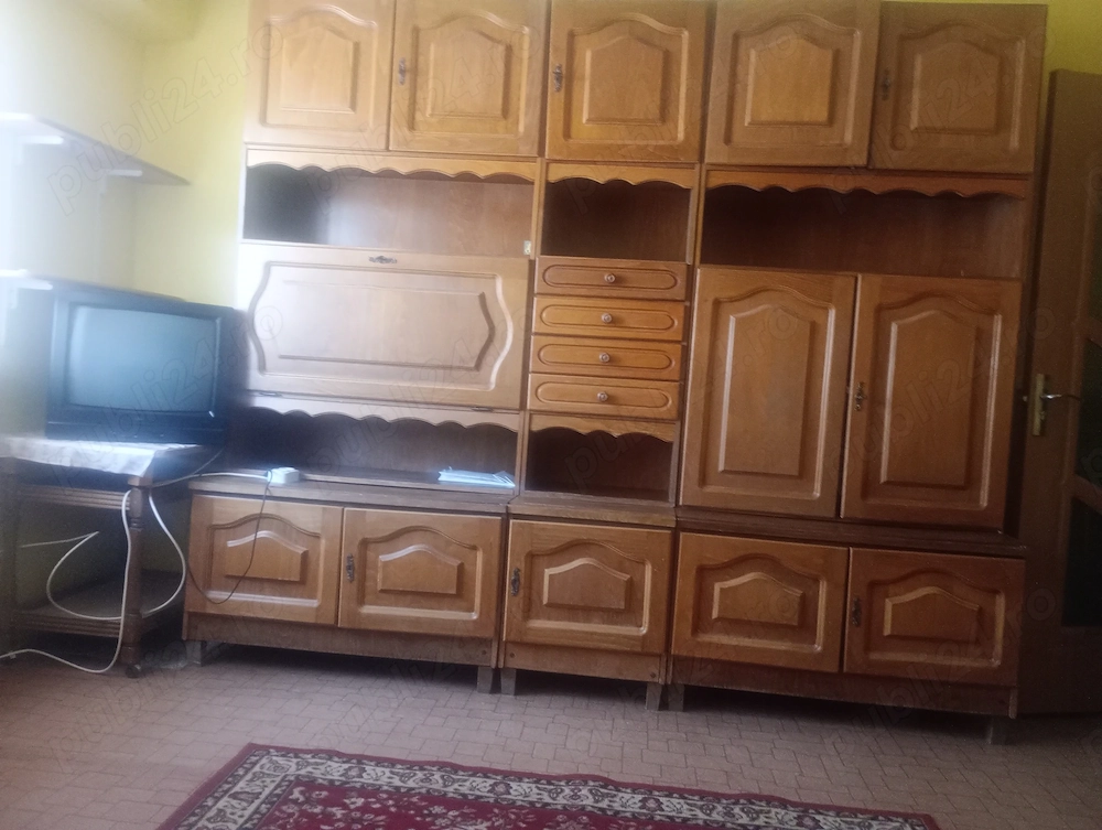 Închiriez garsoniera