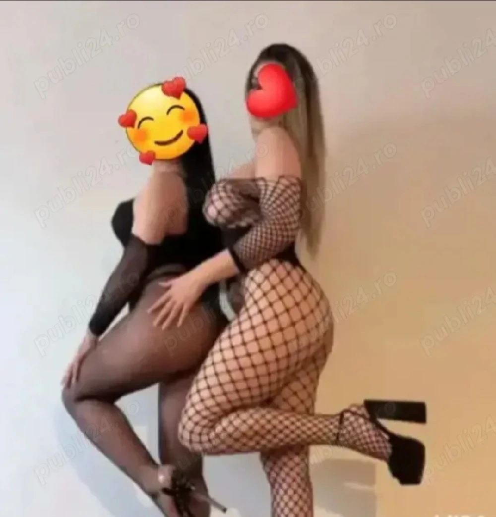 Two girls ! Facem si deplasari ! 