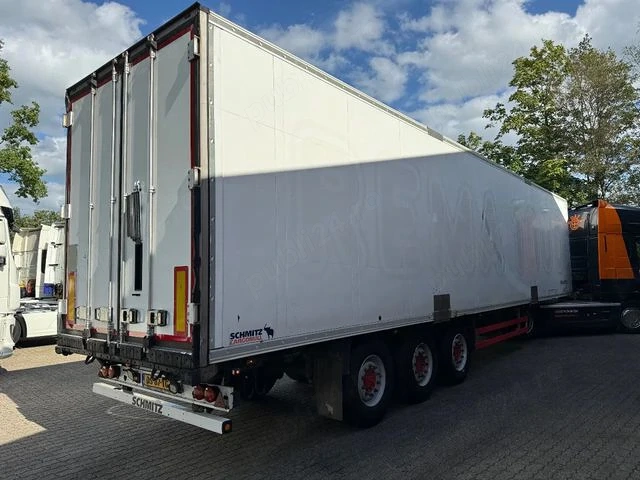 Agajez muncitor garaj intretinere parc