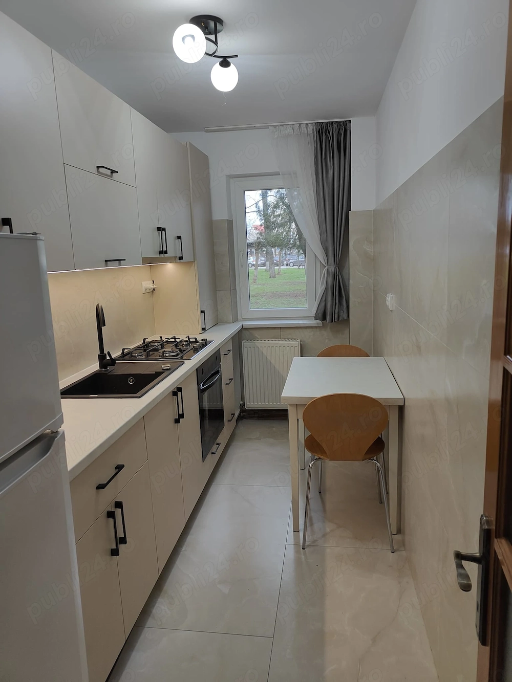 Inchiriez Apartament 3 Camere Central 