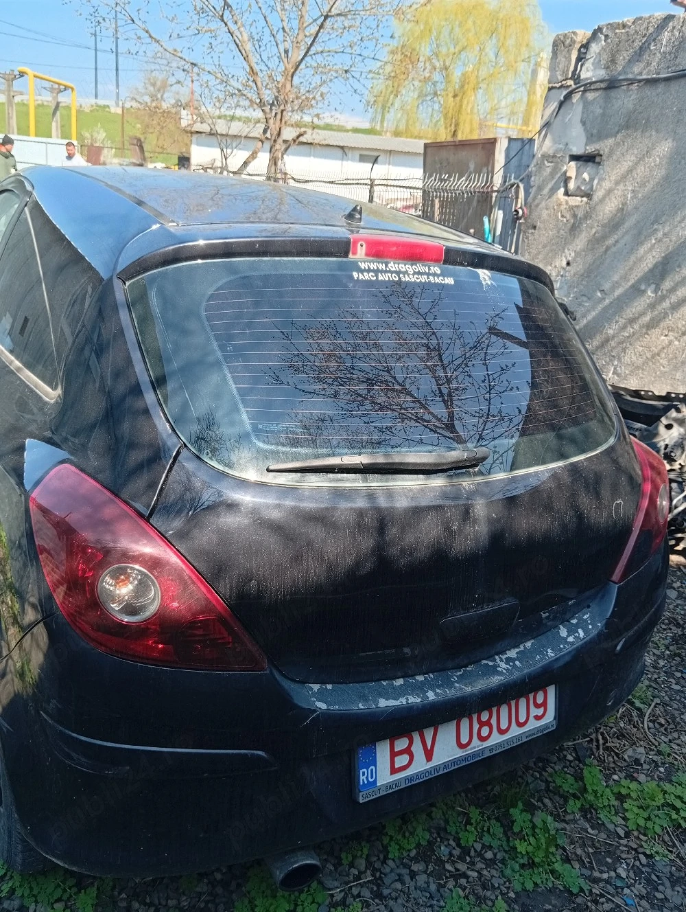 Dezmembrez Opel Corsa D,in 2usi