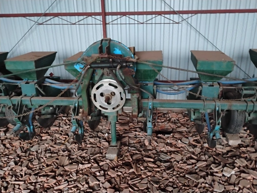 Semănătoare de porumb si Floarea soarelui