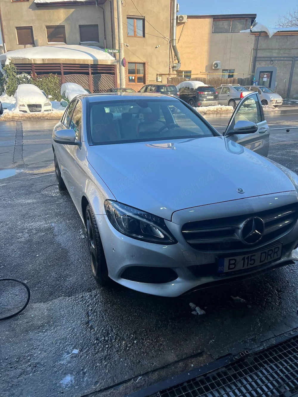 Vând Mercedes-Benz C-Class C200