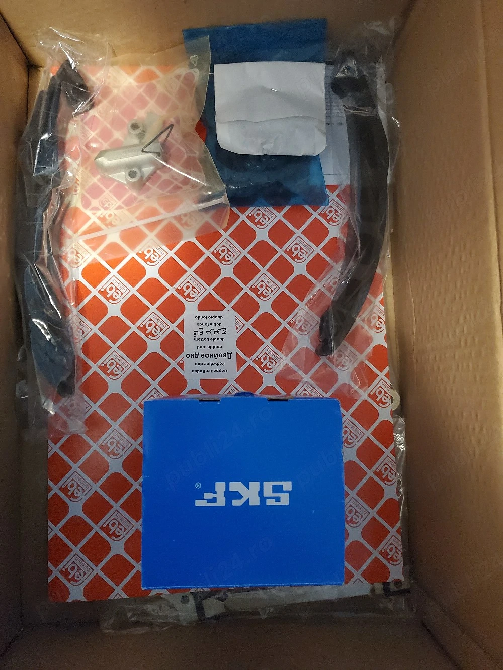 VW Passat B6 kit distributie pe lant si pompa de apa