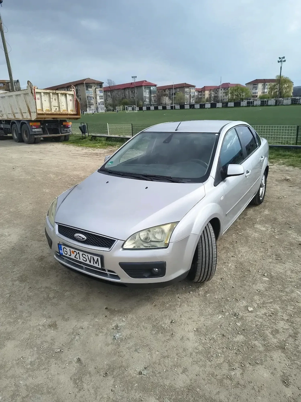 Ford Focus Ghia 1.6 benzina   fara rugina   2 seturi roti   intretinut