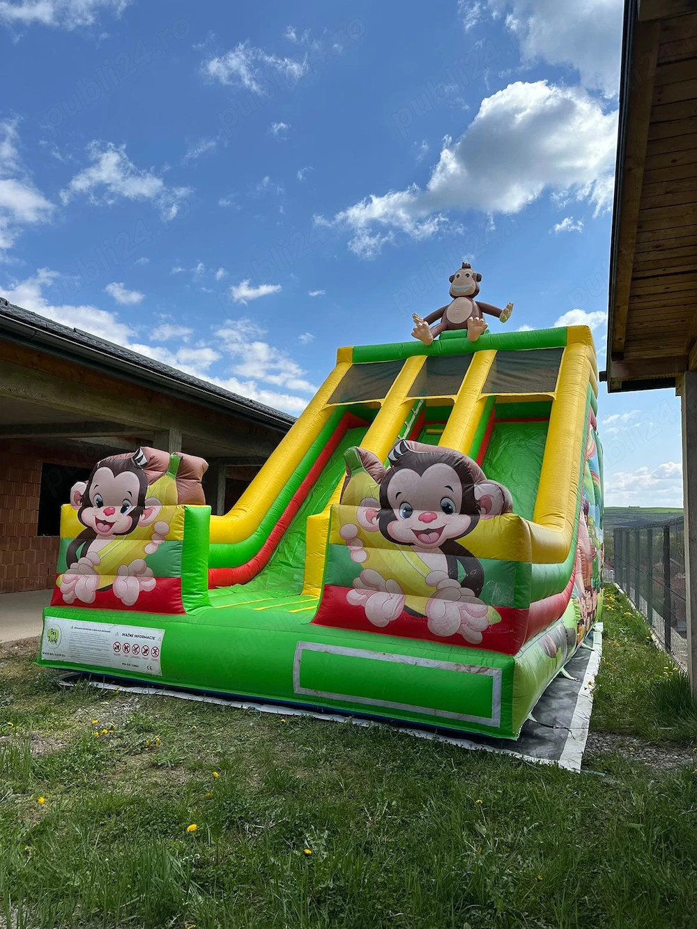 Închiriez topogan gonflabil cu 2 pante de coborâre*asigur transport și montaj !