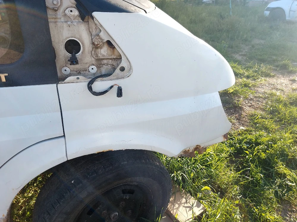 Dezmembrez Ford Transit 2.4 an 2002